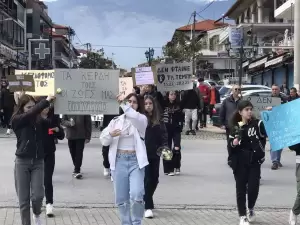 Πορεία στη μνήμη των θυμάτων των Τεμπών στη Λεπτοκαρυά