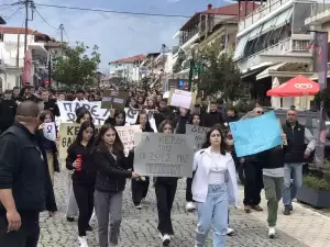 Πορεία στη μνήμη των θυμάτων των Τεμπών στη Λεπτοκαρυά