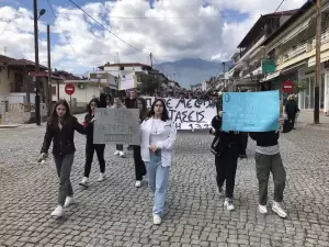 Πορεία στη μνήμη των θυμάτων των Τεμπών στη Λεπτοκαρυά