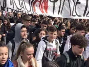 Σε εξέλιξη η πορεία διαμαρτυρίας στο Λιτόχωρο Πιερίας