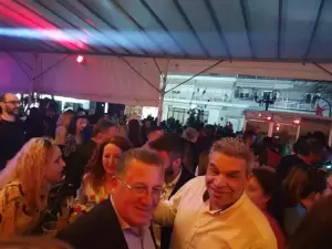 32 Χρόνια Caldera Bar και ο Πάνος Κιάμος αποθέωσε τη διασκέδαση (εικόνες & βίντεο)