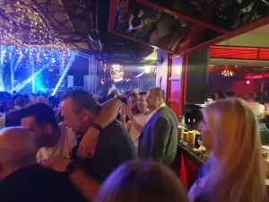 32 Χρόνια Caldera Bar και ο Πάνος Κιάμος αποθέωσε τη διασκέδαση (εικόνες & βίντεο)
