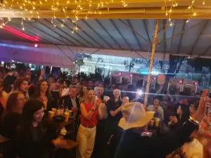 32 Χρόνια Caldera Bar και ο Πάνος Κιάμος αποθέωσε τη διασκέδαση (εικόνες & βίντεο)