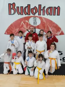 15 χρυσά, 12 αργυρά και 5 χάλκινα κατέκτησε ο "Budokan karate dojo" 15 χρυσά, 12 αργυρά και 5 χάλκινα κατέκτησε ο "Budokan karate dojo"