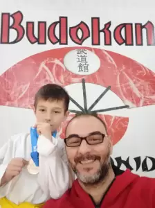 15 χρυσά, 12 αργυρά και 5 χάλκινα κατέκτησε ο "Budokan karate dojo" 15 χρυσά, 12 αργυρά και 5 χάλκινα κατέκτησε ο "Budokan karate dojo"