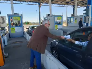 Εξόρμηση για την ισχυροποίηση του ΚΚΕ στα διόδια Αιγινίου και Λεπτοκαρυάς Εξόρμηση για την ισχυροποίηση του ΚΚΕ στα διόδια Αιγινίου και Λεπτοκαρυάς