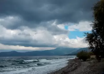 Ο Καιρός σήμερα για Κατερίνη και Πιερία: Συννεφιά, βροχές και άνοδος θερμοκρασίας την Δευτέρα