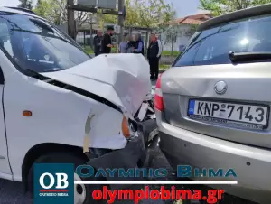 Κατερίνη: Τροχαίο ατύχημα στην περιοχή του Σιδηροδρομικού Σταθμού Κατερίνης Κατερίνη: Τρακάρισμα στο σταθμό