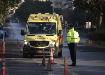 Κατερίνη: Τροχαίο στο δρόμο της Παραλίας – Αυτοκίνητο έπεσε πάνω σε τοιχίο