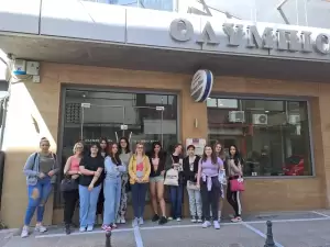 Ολύμπιο Βήμα: Μαθητές από το Szolnok της Ουγγαρίας στις εγκαταστάσεις της εφημερίδας Ολύμπιο Βήμα: Μαθητές από το Szolnok της Ουγγαρίας στις εγκαταστάσεις της εφημερίδας