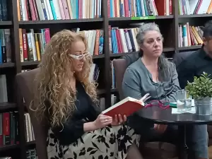 «Πατρίδα ξένη» - Παρουσίαση του βιβλίου της Μ. Παπαδημητρίου – Σαμοθράκη στο βιβλιοπωλείο Νέστωρ «Πατρίδα ξένη» – Παρουσίαση του βιβλίου της Μ. Παπαδημητρίου – Σαμοθράκη στο βιβλιοπωλείο Νέστωρ