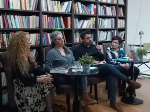 «Πατρίδα ξένη» - Παρουσίαση του βιβλίου της Μ. Παπαδημητρίου – Σαμοθράκη στο βιβλιοπωλείο Νέστωρ «Πατρίδα ξένη» – Παρουσίαση του βιβλίου της Μ. Παπαδημητρίου – Σαμοθράκη στο βιβλιοπωλείο Νέστωρ