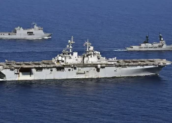 Πολεμικά παιχνίδια φωτιά με την Κίνα: Οι ΗΠΑ βυθίζουν πλοίο – στόχο στη Νότια Σινική Θάλασσα