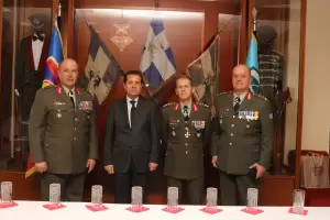 Ο πρόεδρος Διονύσης Πασχάλης στην XX ΤΘΜ-Τεθωρακισμένη Μεραρχία Καβάλας Ο πρόεδρος Διονύσης Πασχάλης στην Xx ΤΘΜ Τεθωρακισμένη Μεραρχία Καβάλας