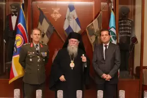 Ο πρόεδρος Διονύσης Πασχάλης στην XX ΤΘΜ-Τεθωρακισμένη Μεραρχία Καβάλας Ο πρόεδρος Διονύσης Πασχάλης στην Xx ΤΘΜ Τεθωρακισμένη Μεραρχία Καβάλας