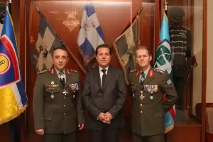 Ο πρόεδρος Διονύσης Πασχάλης στην XX ΤΘΜ-Τεθωρακισμένη Μεραρχία Καβάλας Ο πρόεδρος Διονύσης Πασχάλης στην Xx ΤΘΜ Τεθωρακισμένη Μεραρχία Καβάλας