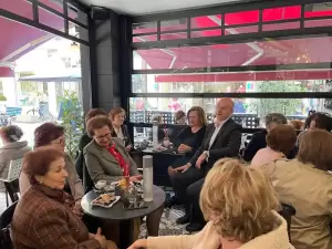 Ο πρωινός καφές του Φώντα Μπαραλιάκου με τις Κολινδρινές της Κατερίνης Ο πρωινός καφές του Φώντα Μπαραλιάκου με τις Κολινδρινές της Κατερίνης