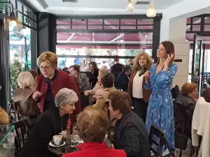 Ο πρωινός καφές του Φώντα Μπαραλιάκου με τις Κολινδρινές της Κατερίνης Ο πρωινός καφές του Φώντα Μπαραλιάκου με τις Κολινδρινές της Κατερίνης