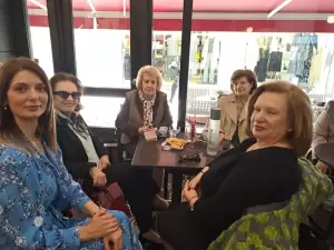 Ο πρωινός καφές του Φώντα Μπαραλιάκου με τις Κολινδρινές της Κατερίνης Ο πρωινός καφές του Φώντα Μπαραλιάκου με τις Κολινδρινές της Κατερίνης