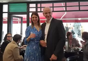 Ο πρωινός καφές του Φώντα Μπαραλιάκου με τις Κολινδρινές της Κατερίνης Ο πρωινός καφές του Φώντα Μπαραλιάκου με τις Κολινδρινές της Κατερίνης