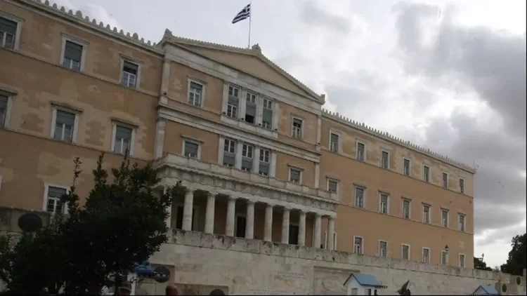 Ψηφίστηκε η ρύθμιση «μπλόκο» στο κόμμα Κασιδιάρη – από ΝΔ και ΠΑΣΟΚ – Απείχε ο ΣΥΡΙΖΑ
