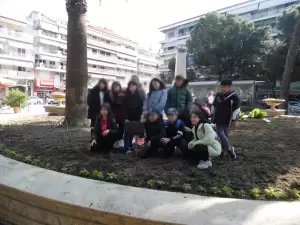 Στο Δημοτικό πάρκο Κατερίνης «μικροί κηπουροί» φύτευσαν λουλούδια