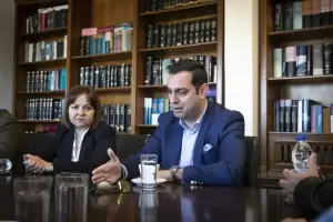 Συνάντηση Σπύρου Κουλκουδίνα, υποψ. Βουλευτή Ν.Δ. με το Δ.Σ. του Δικηγορικού Συλλόγου Κατερίνης Συνάντηση Σπύρου Κουλκουδίνα, υποψ. Βουλευτή Ν.Δ. με το Δ.Σ. του Δικηγορικού Συλλόγου Κατερίνης