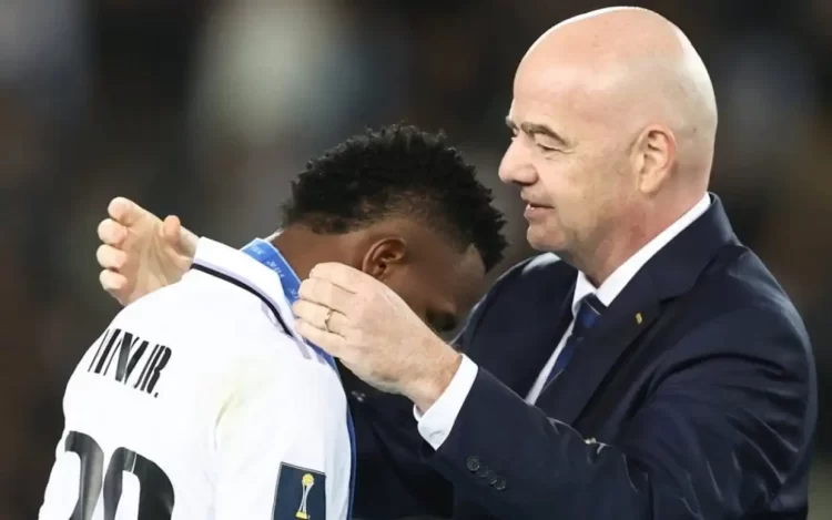 Fifa – Τζάνι Ινφαντίνο για ρατσισμό: «Διακοπή αγώνα και νίκη στα χαρτιά για την αντίπαλη ομάδα»
