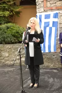 Αποκαλυπτήρια της μαρμάρινης επιγραφής στην πατρική οικία των μουσουργών Σακελλαρίδη Αποκαλυπτήρια της μαρμάρινης επιγραφής στην πατρική οικία των μουσουργών Σακελλαρίδη