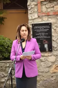 Αποκαλυπτήρια της μαρμάρινης επιγραφής στην πατρική οικία των μουσουργών Σακελλαρίδη Αποκαλυπτήρια της μαρμάρινης επιγραφής στην πατρική οικία των μουσουργών Σακελλαρίδη