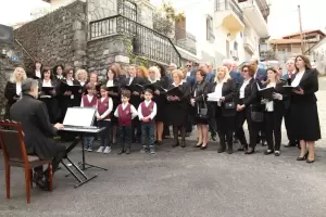 Αποκαλυπτήρια της μαρμάρινης επιγραφής στην πατρική οικία των μουσουργών Σακελλαρίδη Αποκαλυπτήρια της μαρμάρινης επιγραφής στην πατρική οικία των μουσουργών Σακελλαρίδη