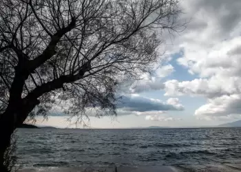 Ο Καιρός σήμερα για Κατερίνη και Πιερία: Συννεφιά με τοπικές βροχές και σποραδικές καταιγίδες την Πέμπτη