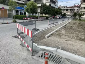 Κατερίνη: Νέα πεζοδρόμια στην πόλη – Διευκολύνεται η καθημερινότητα κατοίκων & μαθητών