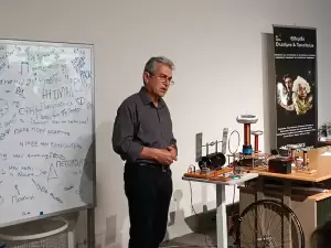 Μουσείο Logic Επιστήμης και Τεχνολογίας: Από τα σήματα Mors στην ηλεκτρονική αλληλογραφία Μουσείο Logic Επιστήμης και Τεχνολογίας: Από τα σήματα mors στην ηλεκτρονική αλληλογραφία