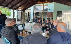 «Οργώνει» το νομό ο Μπαραλιάκος - Περιοδεία σε Σκοτίνα και Παλαιό Παντελεήμονα «Οργώνει» το νομό ο Μπαραλιάκος – Περιοδεία σε Σκοτίνα και Παλαιό Παντελεήμονα