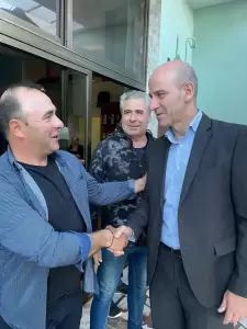 «Οργώνει» το νομό ο Μπαραλιάκος - Περιοδεία σε Σκοτίνα και Παλαιό Παντελεήμονα «Οργώνει» το νομό ο Μπαραλιάκος – Περιοδεία σε Σκοτίνα και Παλαιό Παντελεήμονα