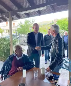 «Οργώνει» το νομό ο Μπαραλιάκος - Περιοδεία σε Σκοτίνα και Παλαιό Παντελεήμονα «Οργώνει» το νομό ο Μπαραλιάκος – Περιοδεία σε Σκοτίνα και Παλαιό Παντελεήμονα