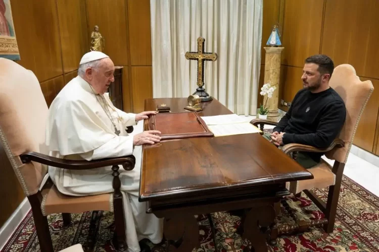 Συνάντηση Πάπα – Ζελένσκι: Τι ζήτησε ο Ουκρανός ηγέτης από τον ποντίφικα