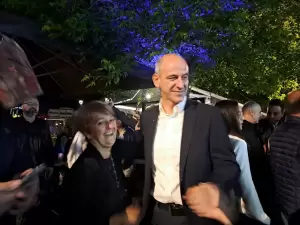 Την πρωτιά του βουλευτή Φώντα Μπαραλιάκου γιόρτασαν τα μεσάνυχτα μέλη της Νέας Δημοκρατίας