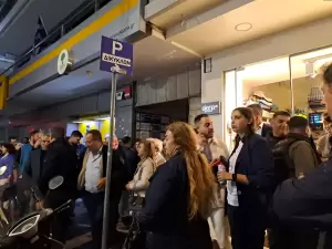 Την πρωτιά του βουλευτή Φώντα Μπαραλιάκου γιόρτασαν τα μεσάνυχτα μέλη της Νέας Δημοκρατίας