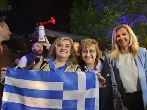 Την πρωτιά του βουλευτή Φώντα Μπαραλιάκου γιόρτασαν τα μεσάνυχτα μέλη της Νέας Δημοκρατίας