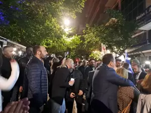 Την πρωτιά του βουλευτή Φώντα Μπαραλιάκου γιόρτασαν τα μεσάνυχτα μέλη της Νέας Δημοκρατίας