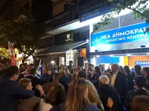 Την πρωτιά του βουλευτή Φώντα Μπαραλιάκου γιόρτασαν τα μεσάνυχτα μέλη της Νέας Δημοκρατίας