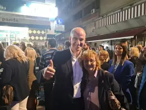 Την πρωτιά του βουλευτή Φώντα Μπαραλιάκου γιόρτασαν τα μεσάνυχτα μέλη της Νέας Δημοκρατίας