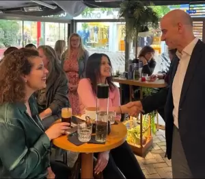 Το αδιαχώρητο στην εκδήλωση του Φώντα Μπαραλιάκου για τις γυναίκες Το αδιαχώρητο στην εκδήλωση του Φώντα Μπαραλιάκου για τις γυναίκες