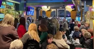 Το αδιαχώρητο στην εκδήλωση του Φώντα Μπαραλιάκου για τις γυναίκες Το αδιαχώρητο στην εκδήλωση του Φώντα Μπαραλιάκου για τις γυναίκες