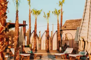 Almira Beach: Βράβευση για την εξυπηρέτηση των πελατών και για την αρχιτεκτονική του χώρου.