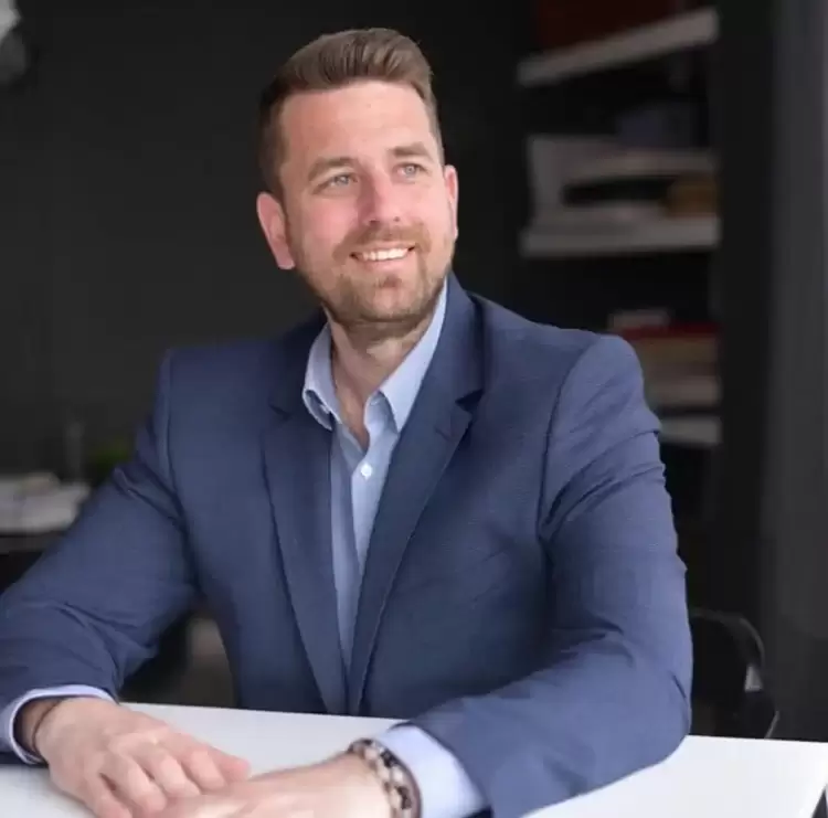 Ο Απόστολος Τζόβας ευχαριστεί την Ομάδα «Δίας» Πιερίας της ΕΛ.ΑΣ.