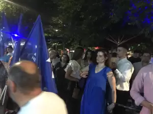 Κατερίνη: Πανηγυρισμοί στα γραφεία της ΝΔ (συνεχής ενημέρωση - εικόνες & βίντεο) Κατερίνη: Πανηγυρισμοί στα γραφεία της ΝΔ