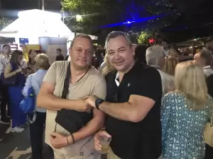 Κατερίνη: Πανηγυρισμοί στα γραφεία της ΝΔ (συνεχής ενημέρωση - εικόνες & βίντεο) Κατερίνη: Πανηγυρισμοί στα γραφεία της ΝΔ (συνεχής ενημέρωση – εικόνες & βίντεο)